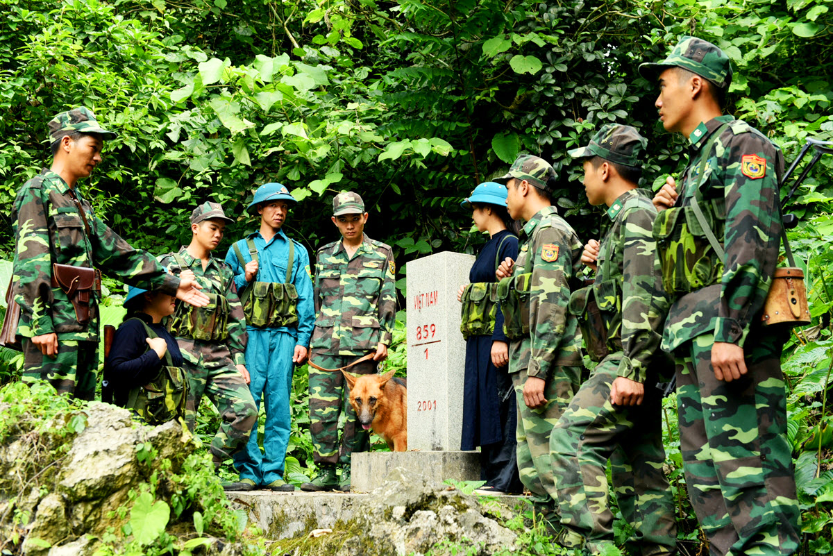 hinh-anh-chu-bo-doi-lam-nhiem-vu_083833337.jpg