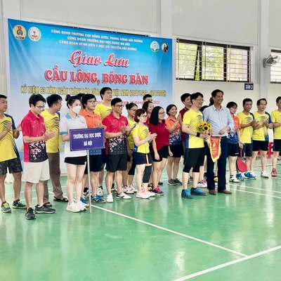 Giao hữu thể thao chào mừng 93 năm ngày thành lập Công đoàn Việt Nam