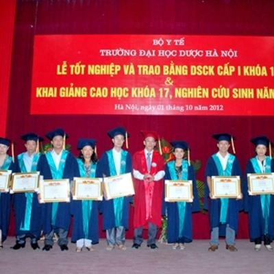 Lễ trao bằng dược sĩ chuyên khoa cấp 1 khóa 12 và khai giảng khóa cao học 17 và nghiên cứu sinh trúng tuyển năm 2012