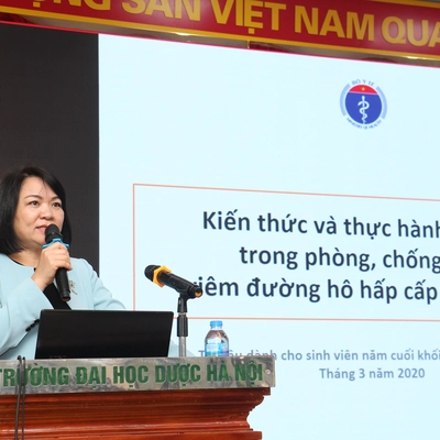 Tập huấn kiến thức và thực hành cơ bản trong phòng chống dịch viêm đường hô hấp cấp COVID-19 cho sinh viên năm cuối Trường Đại học Dược HN
