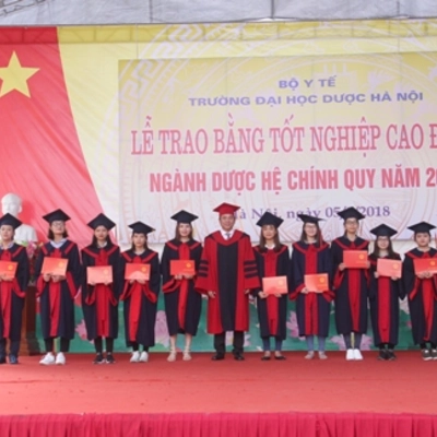 Lễ trao Bằng tốt nghiệp cao đẳng ngành Dược - hệ chính quy năm 2018