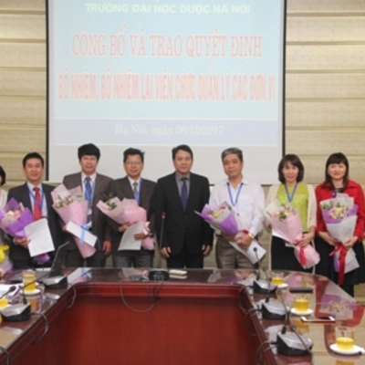 Công bố và trao Quyết định bổ nhiệm, bổ nhiệm lại viên chức quản lý các đơn vị