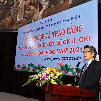 LỄ TỐT NGHIỆP VÀ TRAO BẰNG TIẾN SĨ, THẠC SĨ, DƯỢC SĨ CKII, CKI VÀ DƯỢC SĨ ĐẠI HỌC NĂM 2021