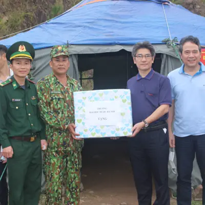 ĐOÀN CÔNG TÁC TRƯỜNG ĐẠI HỌC DƯỢC HÀ NỘI THĂM ĐỒN BIÊN PHÒNG CHI MA