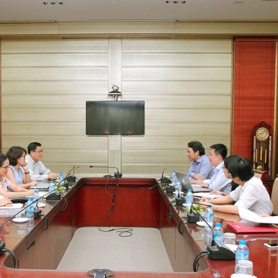 The visit of Garvan Institute of Medical Research, Australia delegation to Hanoi University of Pharmacy.