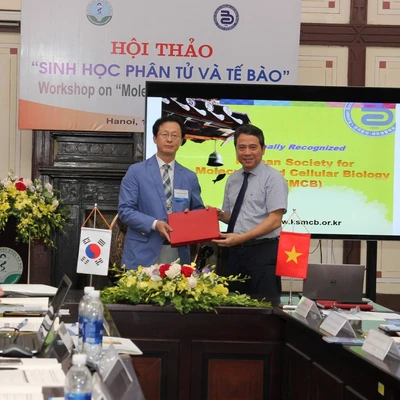 Hội thảo Sinh học phân tử và tế bào