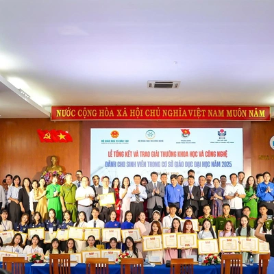 Sinh viên Trường Đại học Dược Hà Nội đạt Giải thưởng Khoa học và Công nghệ năm 2025