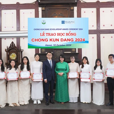 Lễ trao học bổng của Quỹ học bổng CKD Kochon thuộc công ty Dược phẩm Hàn quốc Chong Kun Dang (CKD) tại Trường Đại học Dược Hà Nội.